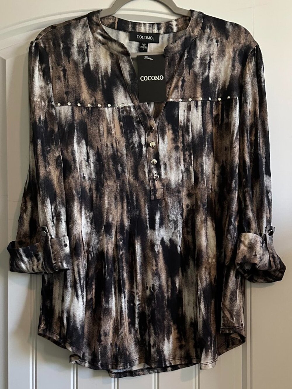 NWT Cocomo Studded Abstract Top L